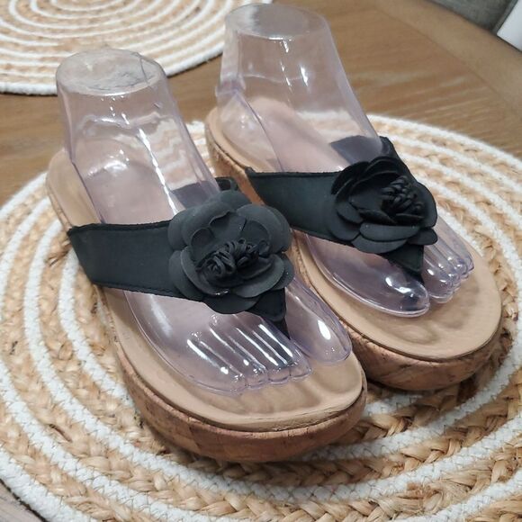 Crocs Womans Cork Wedge Flower Flip Flops Size 8 Black - Picture 1 of 10
